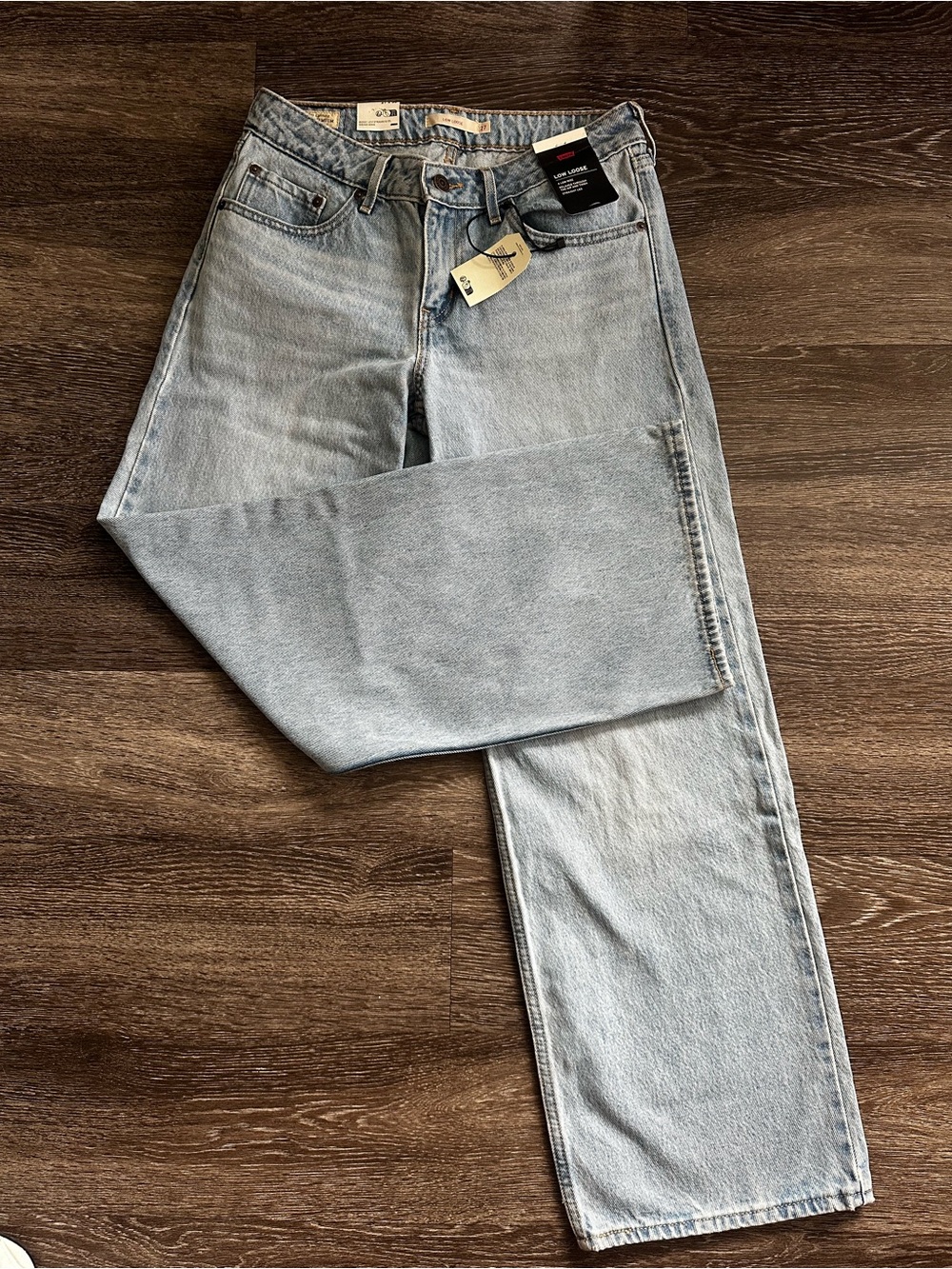 NWT Levi's Low Loose Women's Jeans - Light Wash 27W x 30L